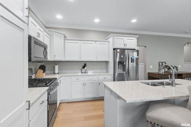 3970 ORCHARD Drive, Bettendorf, IA 52722