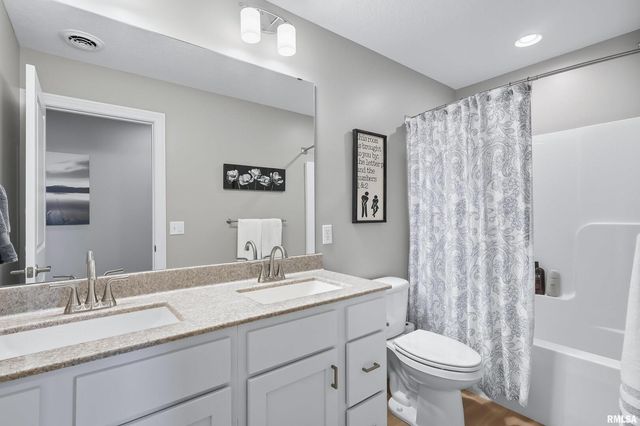 3970 ORCHARD Drive, Bettendorf, IA 52722