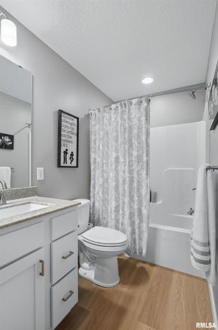 3970 ORCHARD Drive, Bettendorf, IA 52722