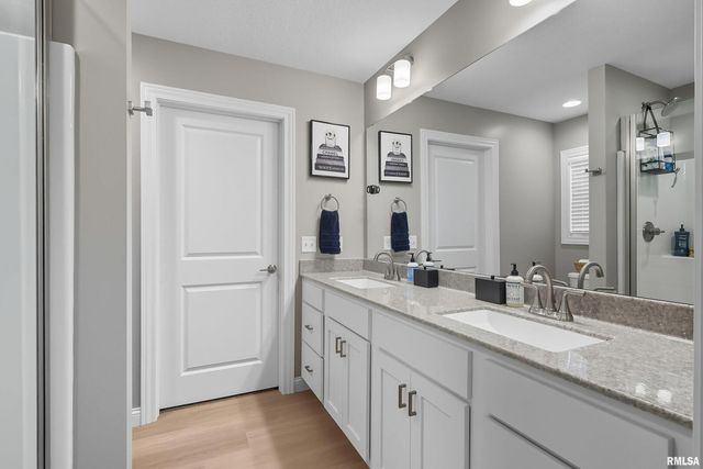 3970 ORCHARD Drive, Bettendorf, IA 52722