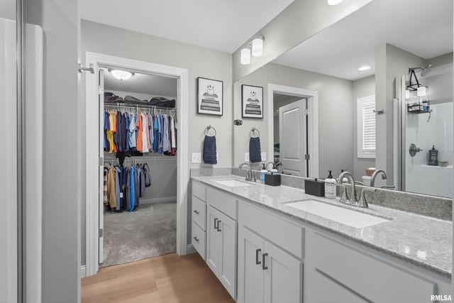 3970 ORCHARD Drive, Bettendorf, IA 52722