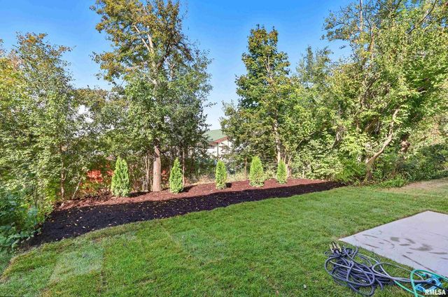 3970 ORCHARD Drive, Bettendorf, IA 52722