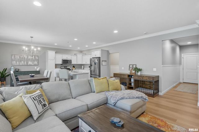 3970 ORCHARD Drive, Bettendorf, IA 52722