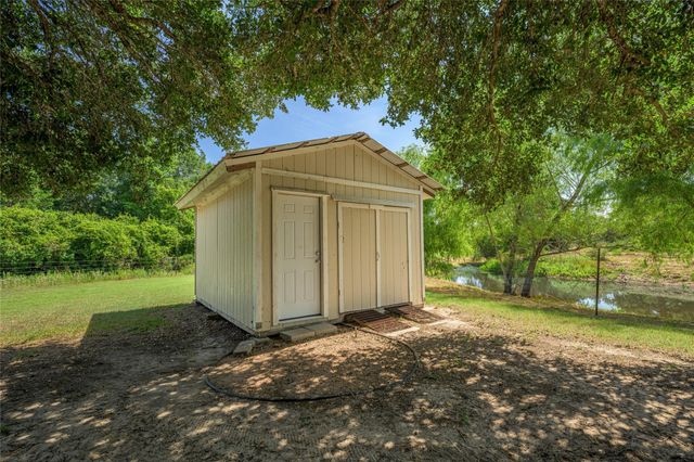 1603 W Fm 2237, Muldoon, TX 78949
