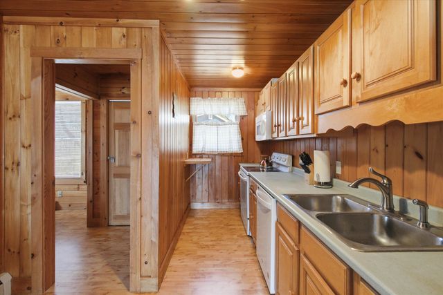 42 North Shore Road, Sandown, NH 03873