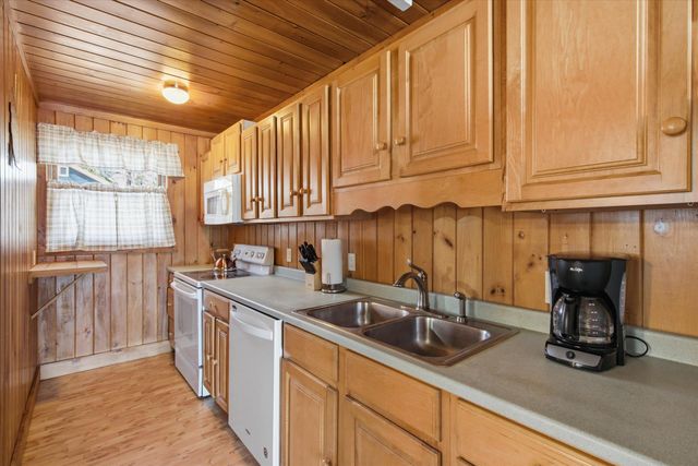 42 North Shore Road, Sandown, NH 03873