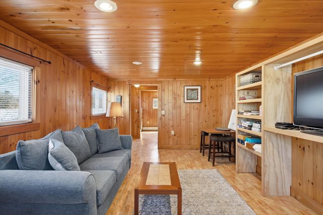 42 North Shore Road, Sandown, NH 03873