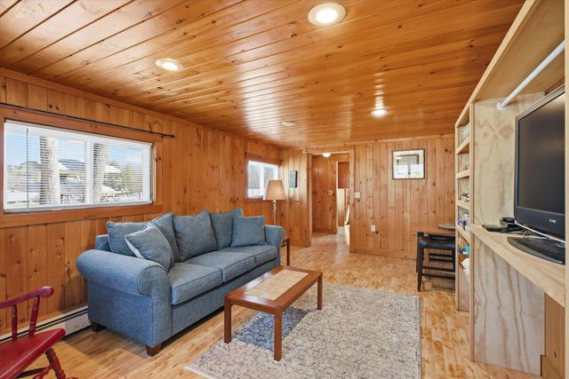 42 North Shore Road, Sandown, NH 03873
