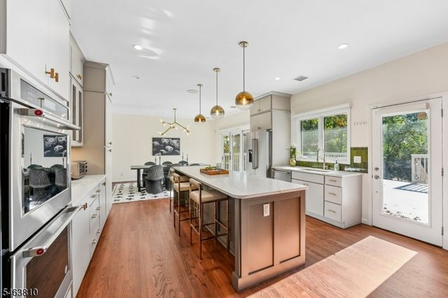 8 Foster Ct, South Orange Village Twp., NJ 07079