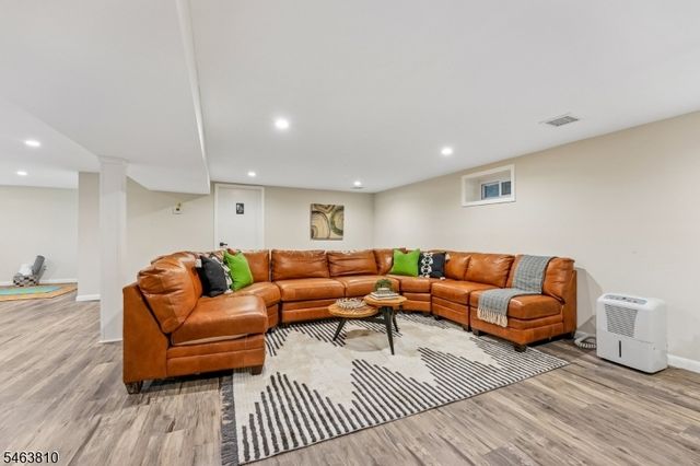 8 Foster Ct, South Orange Village Twp., NJ 07079