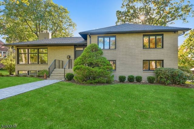 8 Foster Ct, South Orange Village Twp., NJ 07079