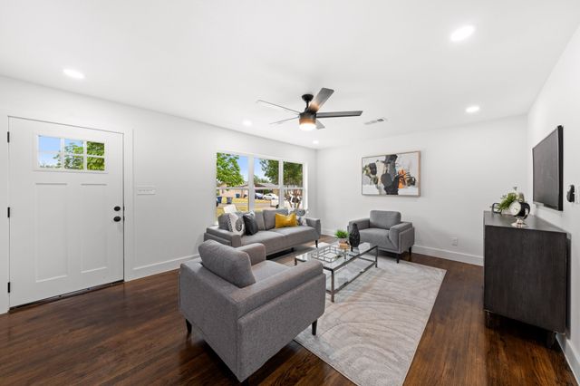 4129 Huckleberry Circle, Dallas, TX 75216