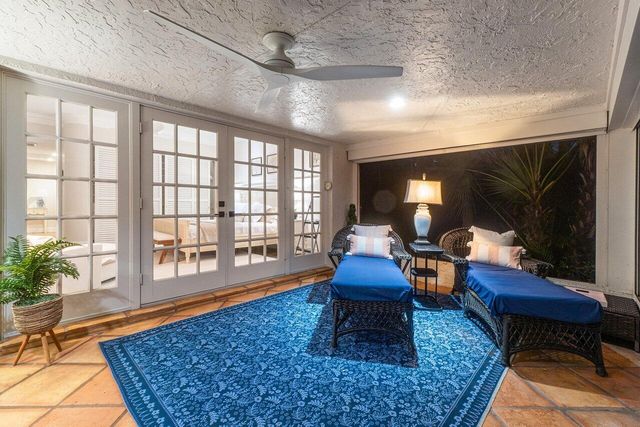 18 Bristol Lane, Boynton Beach, FL 33436