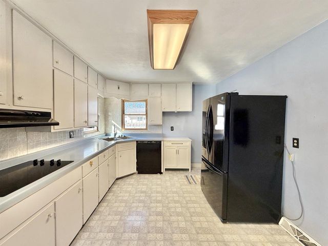 1027 Thomas Street, Janesville, WI 53545