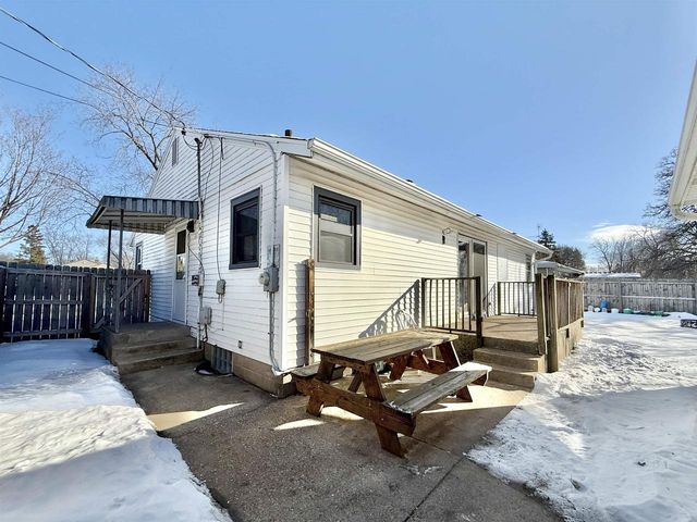 1027 Thomas Street, Janesville, WI 53545