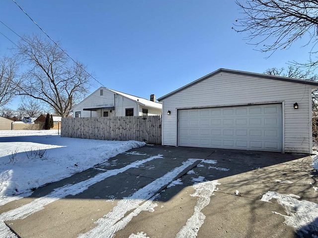 1027 Thomas Street, Janesville, WI 53545