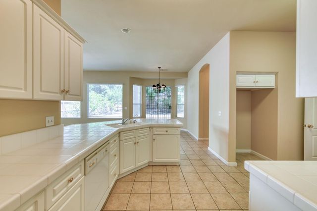 2959 Swift Avenue, Clovis, CA 93611