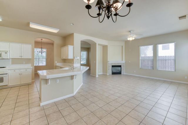 2959 Swift Avenue, Clovis, CA 93611