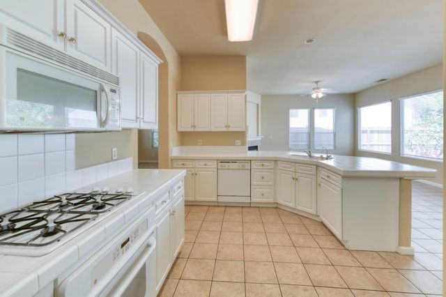 2959 Swift Avenue, Clovis, CA 93611