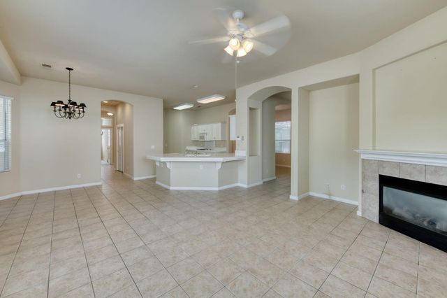 2959 Swift Avenue, Clovis, CA 93611