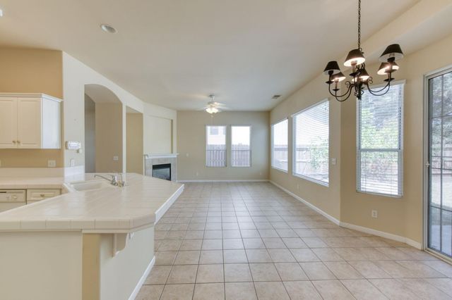 2959 Swift Avenue, Clovis, CA 93611