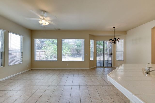 2959 Swift Avenue, Clovis, CA 93611
