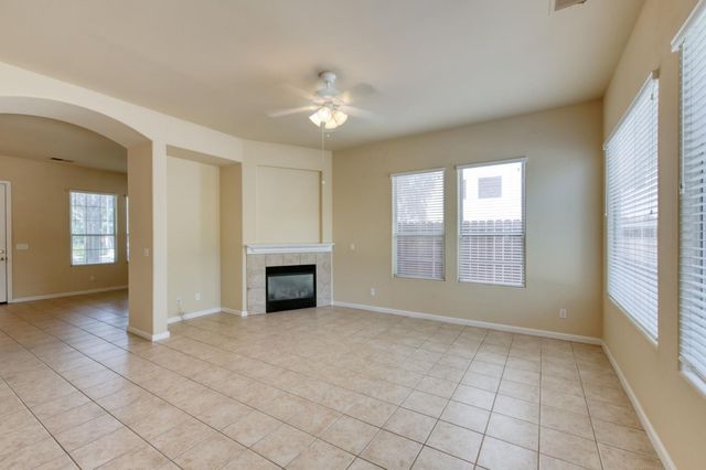 2959 Swift Avenue, Clovis, CA 93611