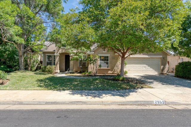 2959 Swift Avenue, Clovis, CA 93611