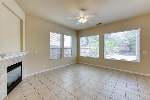 2959 Swift Avenue, Clovis, CA 93611