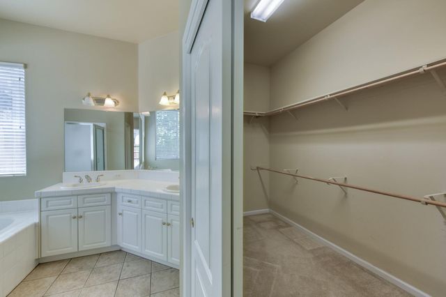 2959 Swift Avenue, Clovis, CA 93611
