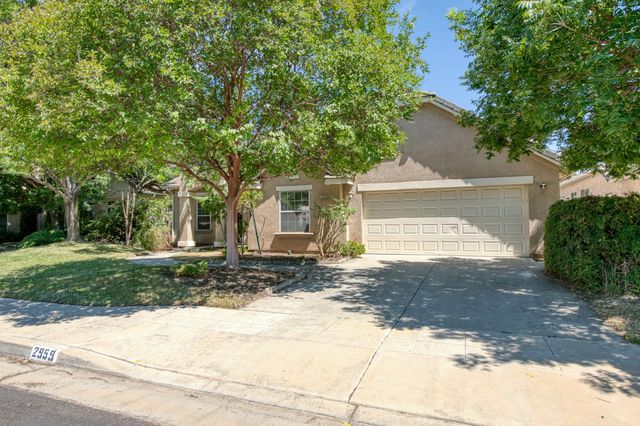 2959 Swift Avenue, Clovis, CA 93611
