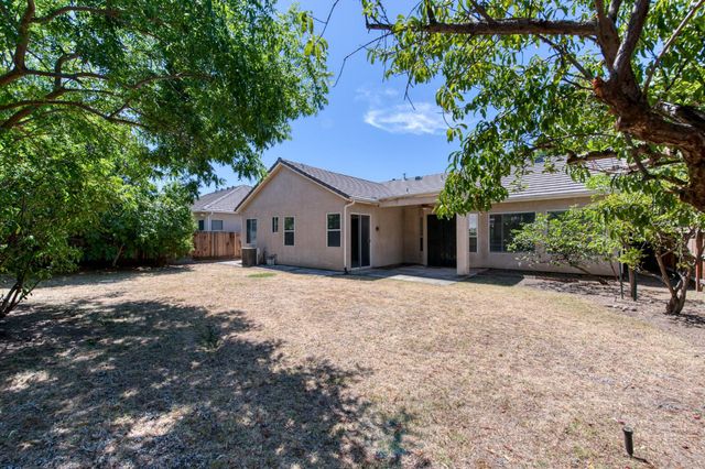 2959 Swift Avenue, Clovis, CA 93611