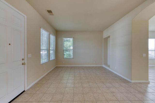 2959 Swift Avenue, Clovis, CA 93611