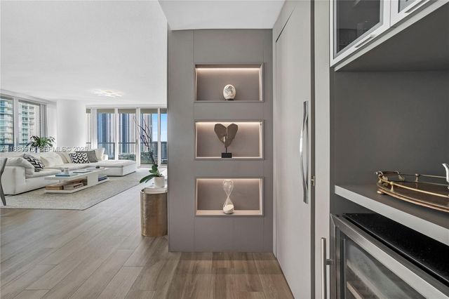300 Sunny Isles Boulevard 41802, Sunny Isles Beach, FL 33160