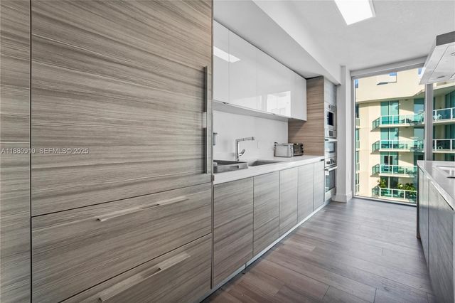 300 Sunny Isles Boulevard 41802, Sunny Isles Beach, FL 33160