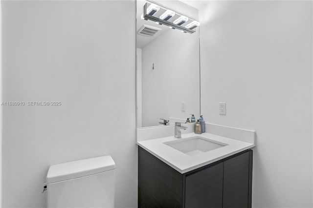 300 Sunny Isles Boulevard 41802, Sunny Isles Beach, FL 33160