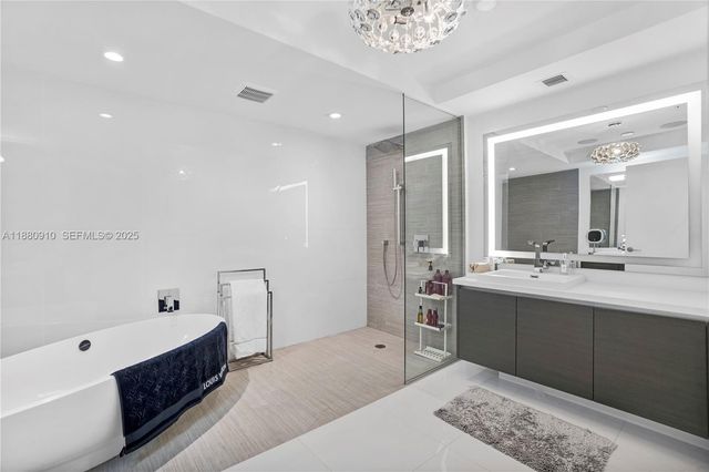 300 Sunny Isles Boulevard 41802, Sunny Isles Beach, FL 33160
