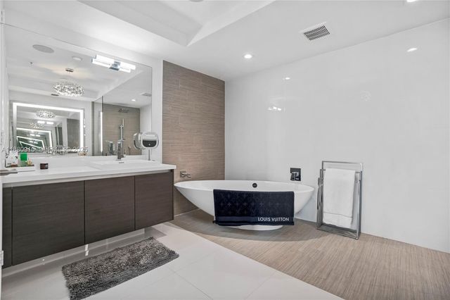 300 Sunny Isles Boulevard 41802, Sunny Isles Beach, FL 33160