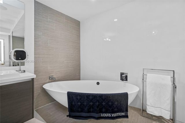 300 Sunny Isles Boulevard 41802, Sunny Isles Beach, FL 33160