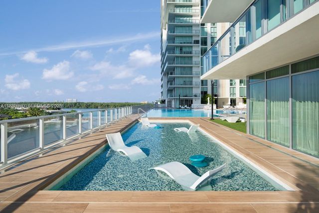 300 Sunny Isles Boulevard 41802, Sunny Isles Beach, FL 33160