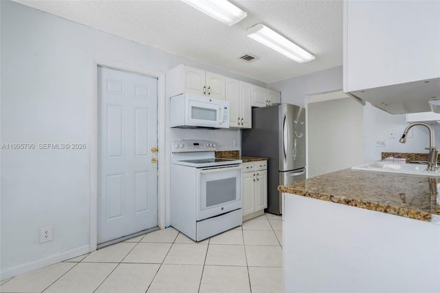 1005 SW 18th St, Boynton Beach, FL 33426