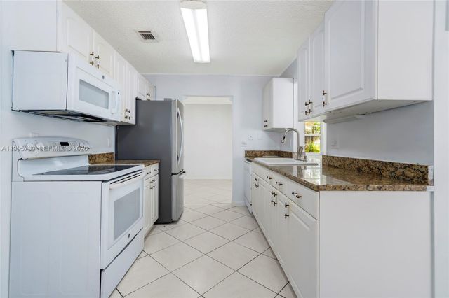 1005 SW 18th St, Boynton Beach, FL 33426