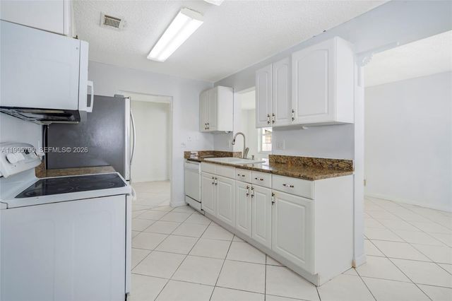 1005 SW 18th St, Boynton Beach, FL 33426