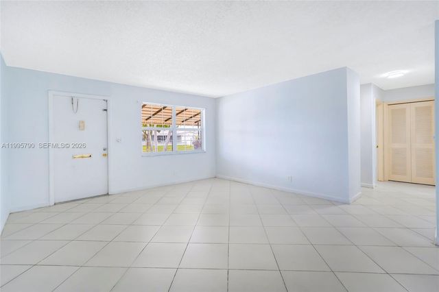 1005 SW 18th St, Boynton Beach, FL 33426