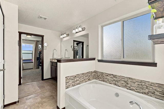 19019 E 15th Ave, Greenacres, WA 99016