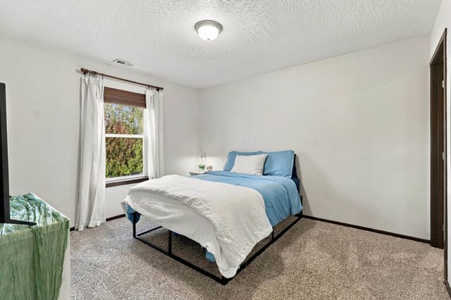 19019 E 15th Ave, Greenacres, WA 99016