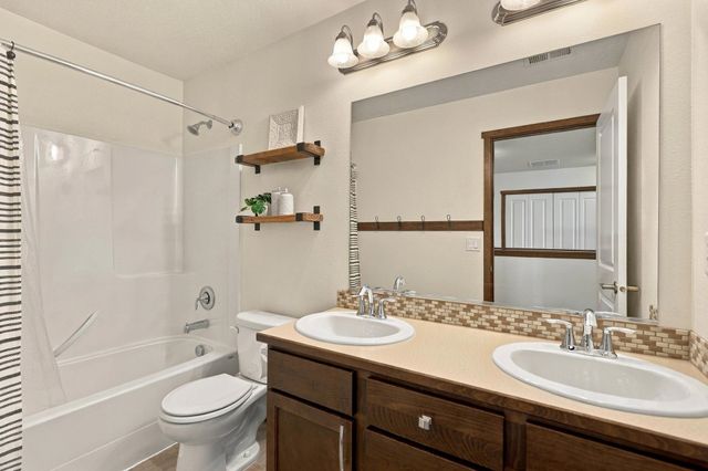 19019 E 15th Ave, Greenacres, WA 99016