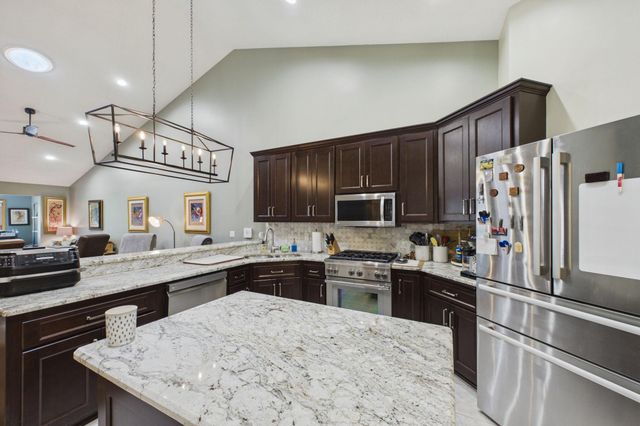 4201 93rd Avenue N, Brooklyn Park, MN 55443