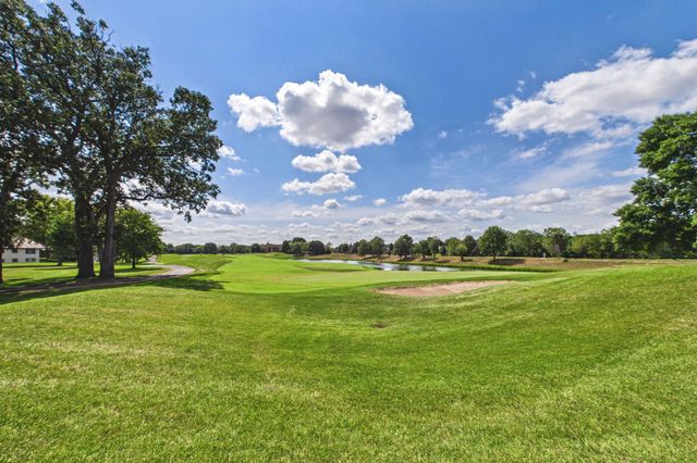 4201 93rd Avenue N, Brooklyn Park, MN 55443
