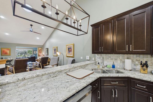 4201 93rd Avenue N, Brooklyn Park, MN 55443